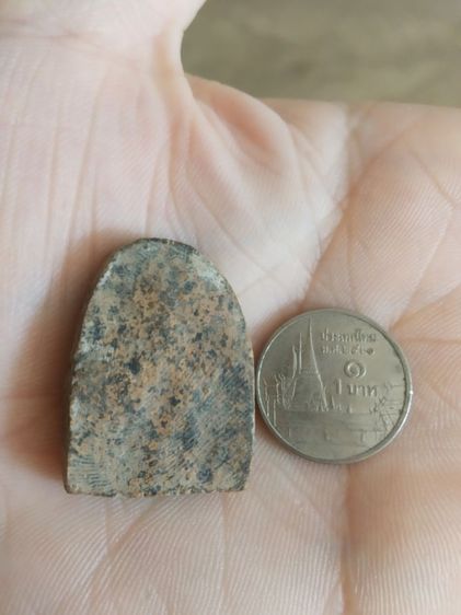 พระเนื้อดินพิมพ์ใหญ่(พระพิมพ์พระซุ้มกอหลังเรียบเนื้อออกดำปนแดง(ไม่ทราบพระเกจิที่สร้าง)(240403)(ไม่ทราบรุ่นและอายุ))พระเครื่องรางของมงคล รูปที่ 6