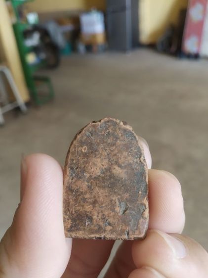 พระเนื้อดินพิมพ์กลาง(พระพิมพ์พระซุ้มกอหลังเรียบ(มีตำหนิรอยแตกหัก)(ไม่ทราบพระเกจิที่สร้าง)(240405)(ไม่ทราบรุ่น))พระบ้านพระเครื่องรางของมงคล รูปที่ 6