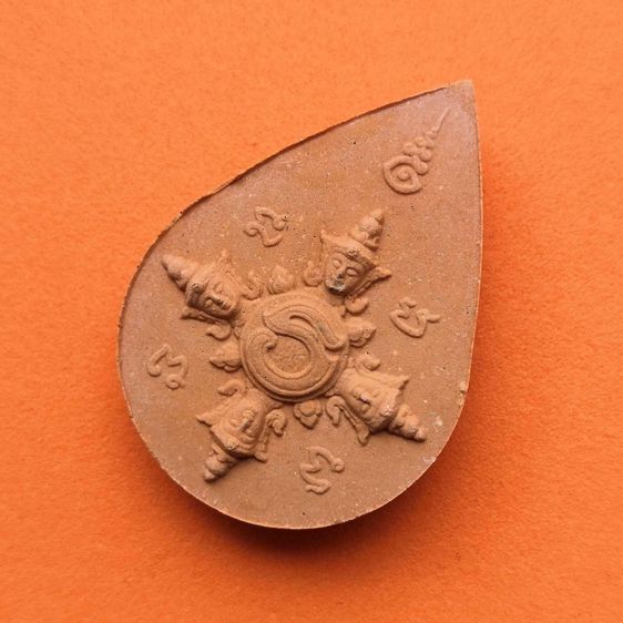 เหรียญเนื้อผง พระสุนทรีวาณี รุ่น เยือนอินเดีย สมเด็จธงชัย วัดไตรมิตร ปลุกเสก พศ 2558 พร้อมกล่อง รูปที่ 4