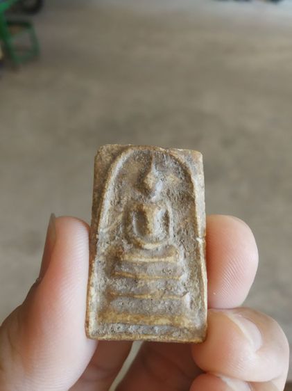 พระเนื้อว่านผสมผง(พระพิมพ์พระสมเด็จหลังเรียบฐานสามชั้น(240423)(ไม่ทราบพระเกจิที่สร้าง)(ไม่ทราบรุ่นและอายุ))พระบ้านพระเครื่องรางของมงคล รูปที่ 2