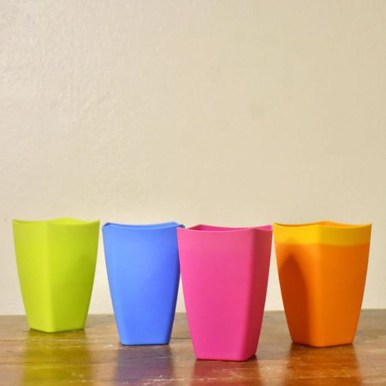𝙿𝚕𝚊𝚜𝚝𝚒𝚌 𝚙𝚒𝚌𝚗𝚒𝚌 𝚌𝚞𝚙𝚜, 𝟺 𝚌𝚘𝚕𝚘𝚛𝚜.

แก้วปิกนิคพลาสติก 4 สี งานสวยสภาพสมบูรณ์เหมาะสำหรับแคมปิ้งหรือฉลองเครื่องดื่มได้ครับ รูปที่ 2