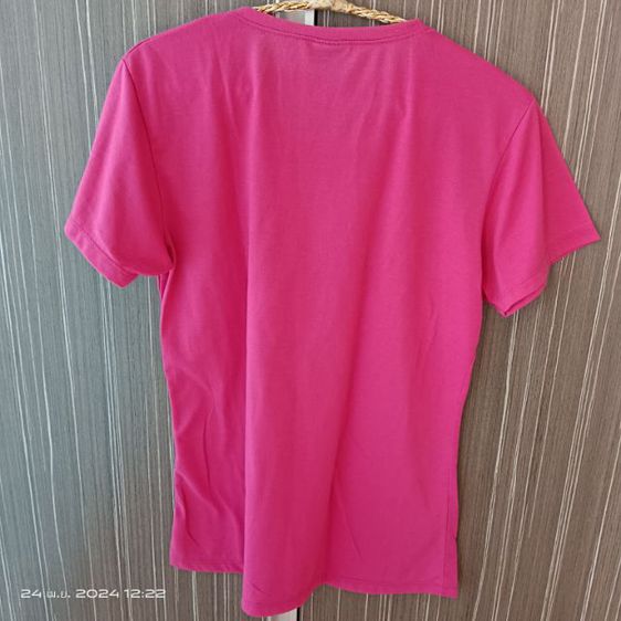 (จัดส่งแล้วนะคะ)เสื้อยืดคอกลมสีชมพู Emily size XL มือสองสภาพดี ขายถูกๆค่ะ รูปที่ 4