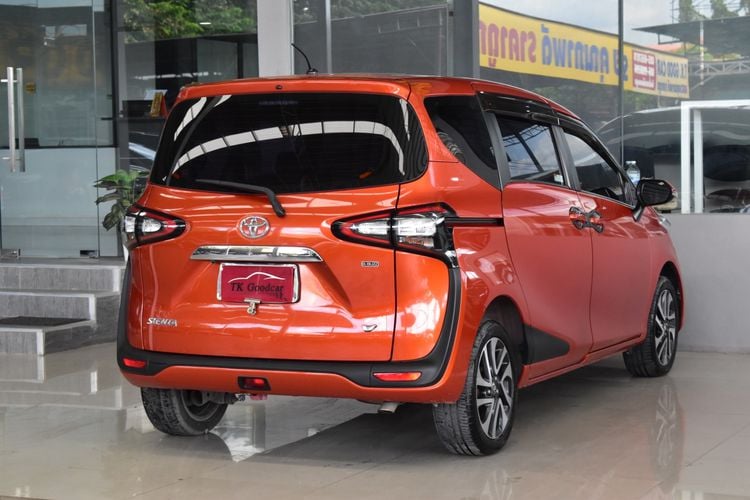 Toyota Sienta 2018 1.5 V Utility-car เบนซิน ไม่ติดแก๊ส เกียร์อัตโนมัติ ส้ม รูปที่ 2