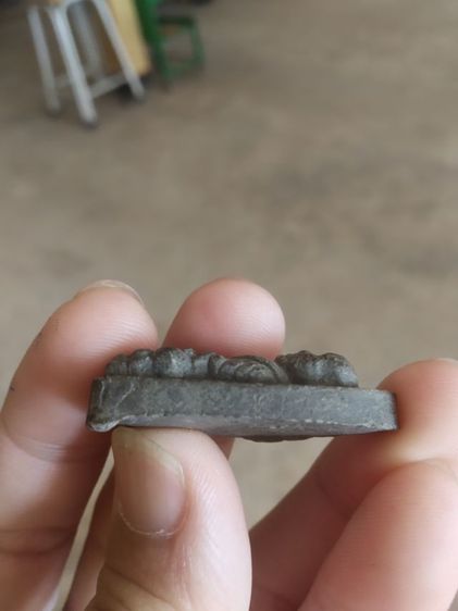 พระเนื้อว่านดำผสมผงพิมพ์กลาง(พระพิมพ์พระหลวงปู่ทวดหลังเรียบ(พระใหม่ไม่ทราบพระเกจิที่สร้าง)(250405))พระบ้านพระเครื่องรางของมงคล รูปที่ 11