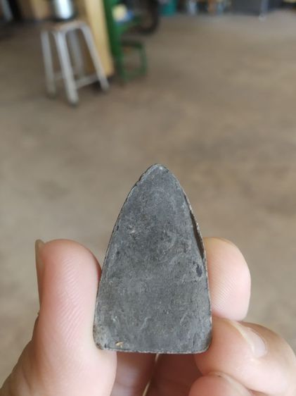 พระเนื้อว่านดำผสมผงพิมพ์กลาง(พระพิมพ์พระหลวงปู่ทวดหลังเรียบ(พระใหม่ไม่ทราบพระเกจิที่สร้าง)(250405))พระบ้านพระเครื่องรางของมงคล รูปที่ 8