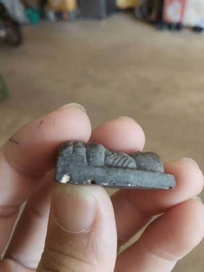 พระเนื้อว่านดำผสมผง(พระพิมพ์พระหลวงปู่ทวดหลังเรียบ(พระใหม่ไม่ทราบพระเกจิที่สร้าง)(ไม่ทราบอายุและรุ่น)(250407))พระบ้านพระเครื่องรางของมงคล รูปที่ 13