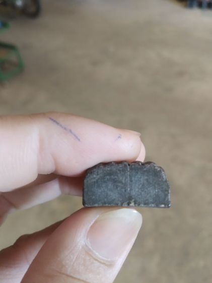 พระเนื้อว่านดำผสมผง(พระพิมพ์พระหลวงปู่ทวดหลังเรียบ(พระใหม่ไม่ทราบพระเกจิที่สร้าง)(ไม่ทราบอายุและรุ่น)(250407))พระบ้านพระเครื่องรางของมงคล รูปที่ 17