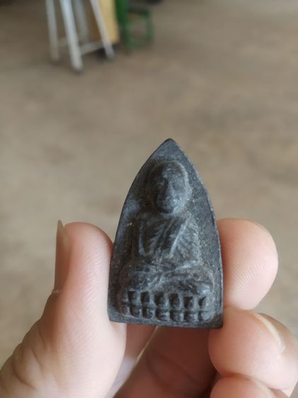 พระเนื้อว่านดำผสมผงพิมพ์เตารีด(พระพิมพ์พระหลวงปู่ทวดหลังอักขระ(อักษรนูน)(วัดช้างให้จังหวัดปัตตานี)(ไม่ทราบรุ่น)(250409))พระเครื่องรางของมงคล รูปที่ 5