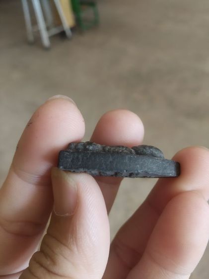 พระเนื้อว่านดำผสมผงพิมพ์เตารีด(พระพิมพ์พระหลวงปู่ทวดหลังอักขระ(อักษรนูน)(วัดช้างให้จังหวัดปัตตานี)(ไม่ทราบรุ่น)(250409))พระเครื่องรางของมงคล รูปที่ 13