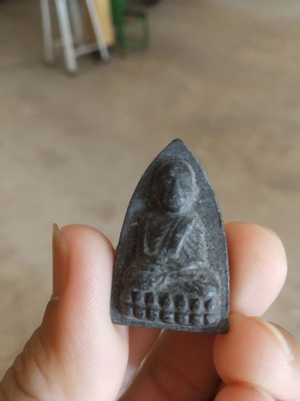 พระเนื้อว่านดำผสมผงพิมพ์เตารีด(พระพิมพ์พระหลวงปู่ทวดหลังอักขระ(อักษรนูน)(วัดช้างให้จังหวัดปัตตานี)(ไม่ทราบรุ่น)(250409))พระเครื่องรางของมงคล รูปที่ 4