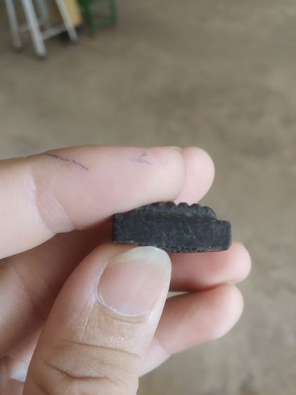 พระเนื้อว่านดำผสมผงพิมพ์เตารีด(พระพิมพ์พระหลวงปู่ทวดหลังอักขระ(อักษรนูน)(วัดช้างให้จังหวัดปัตตานี)(ไม่ทราบรุ่น)(250409))พระเครื่องรางของมงคล รูปที่ 16