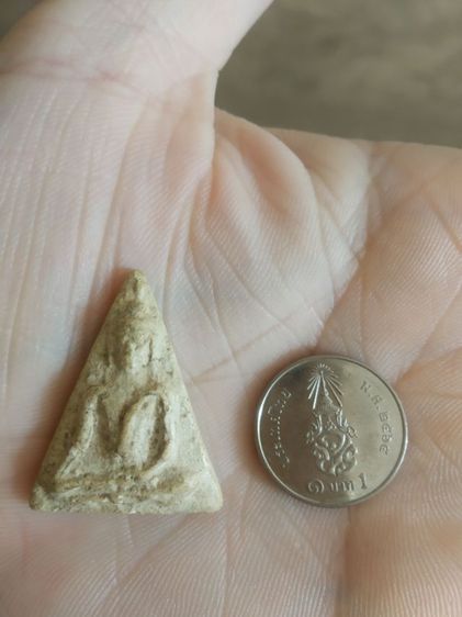 พระเนื้อว่านผสมผง(พระพิมพ์พระนางพญาหลังเรียบเนื้อออกขาวเหลือง(250410)(ไม่ทราบพระเกจิที่สร้าง)(ไม่ทราบอายุและรุ่น))พระเครื่องรางของมงคล รูปที่ 5