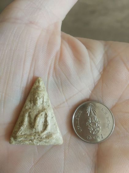 พระเนื้อว่านผสมผง(พระพิมพ์พระนางพญาหลังเรียบเนื้อออกขาวเหลือง(250410)(ไม่ทราบพระเกจิที่สร้าง)(ไม่ทราบอายุและรุ่น))พระเครื่องรางของมงคล รูปที่ 3