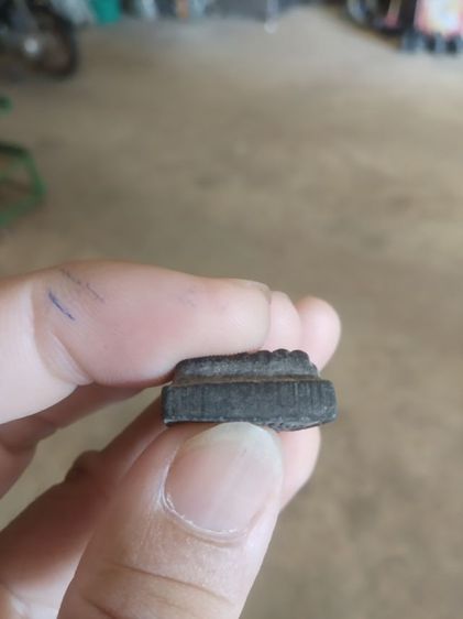 พระเนื้อว่านดำผสมผงพิมพ์เตารีด(พระพิมพ์พระหลวงปู่ทวด(วัดช้างให้จังหวัดปัตตานี)(พระใหม่ไม่ทราบรุ่น)(250414))พระบ้านพระเครื่องรางของมงคล รูปที่ 16