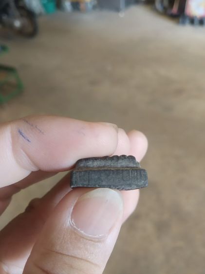 พระเนื้อว่านดำผสมผงพิมพ์เตารีด(พระพิมพ์พระหลวงปู่ทวด(วัดช้างให้จังหวัดปัตตานี)(พระใหม่ไม่ทราบรุ่น)(250414))พระบ้านพระเครื่องรางของมงคล รูปที่ 17