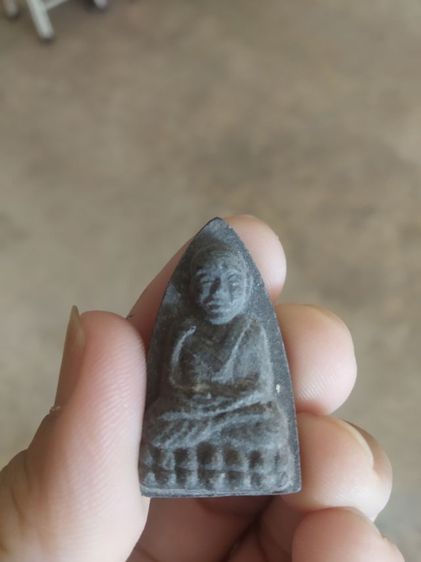 พระเนื้อว่านดำผสมผงพิมพ์เตารีด(พระพิมพ์พระหลวงปู่ทวด(วัดช้างให้จังหวัดปัตตานี)(พระใหม่ไม่ทราบรุ่น)(250415))พระบ้านพระเครื่องรางของมงคล รูปที่ 6