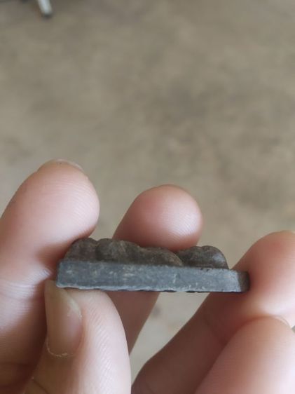 พระเนื้อว่านดำผสมผงพิมพ์เตารีด(พระพิมพ์พระหลวงปู่ทวด(วัดช้างให้จังหวัดปัตตานี)(พระใหม่ไม่ทราบรุ่น)(250415))พระบ้านพระเครื่องรางของมงคล รูปที่ 13