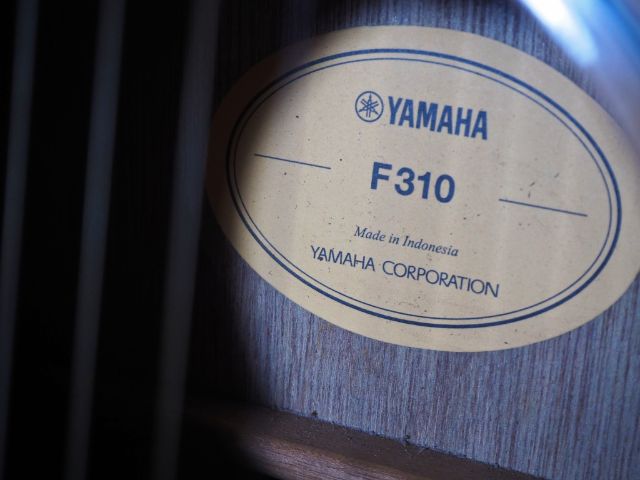 กีตาร์โปร่งไฟฟ้า YAMAHA รุ่น F310 รูปที่ 4