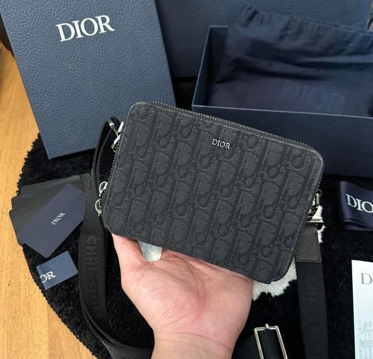 ✨️ พร้อมใช้Dior Pouch With Strap Black  Y21 รูปที่ 1