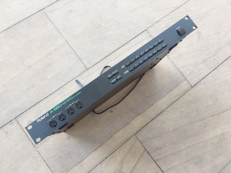 Roland A-880 MIDI Patch Bay 8 In 8 Out (Made in Japan) รูปที่ 2