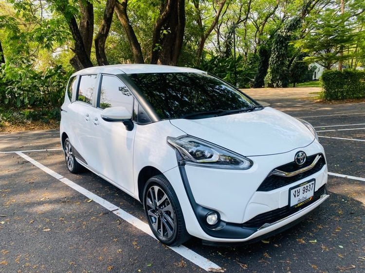 Toyota Sienta 2020 1.5 V Van เบนซิน ไม่ติดแก๊ส เกียร์อัตโนมัติ ขาว รูปที่ 1