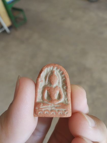 พระเนื้อดิน(พระพิมพ์พระซุ้มกอหลังเรียบเนื้อออกสีส้ม(พระใหม่ไม่ทราบพระเกจิที่สร้าง)(ไม่ทราบรุ่นและอายุ)(260402))พระบ้านพระเครื่องรางของมงคล รูปที่ 2