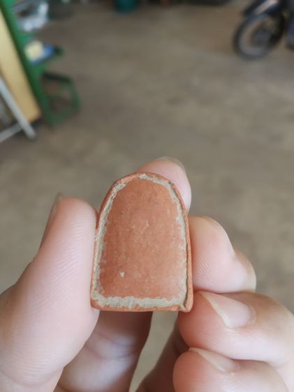 พระเนื้อดิน(พระพิมพ์พระซุ้มกอหลังเรียบเนื้อออกสีส้ม(พระใหม่ไม่ทราบพระเกจิที่สร้าง)(ไม่ทราบรุ่นและอายุ)(260402))พระบ้านพระเครื่องรางของมงคล รูปที่ 8