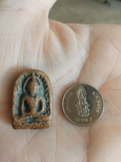 พระเนื้อดินพิมพ์เล็ก(พระพิมพ์พระซุ้มกอหลังเรียบเนื้อออกสีส้มดำ(ไม่ทราบพระเกจิที่สร้าง)(ไม่ทราบอายุและรุ่น)(260405))พระเครื่องรางของมงคล รูปที่ 3