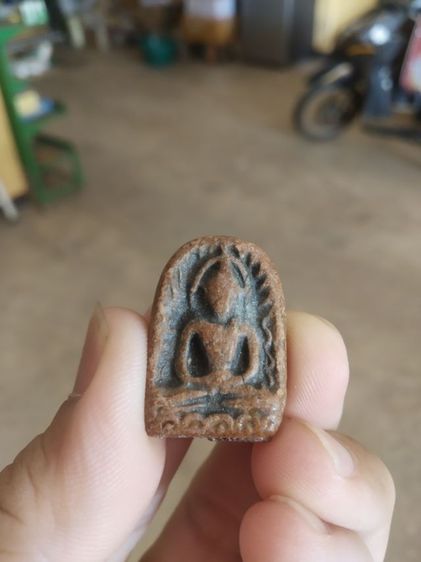 พระเนื้อดินพิมพ์เล็ก(พระพิมพ์พระซุ้มกอหลังเรียบเนื้อออกสีส้มดำ(ไม่ทราบพระเกจิที่สร้าง)(ไม่ทราบอายุและรุ่น)(260405))พระเครื่องรางของมงคล รูปที่ 9