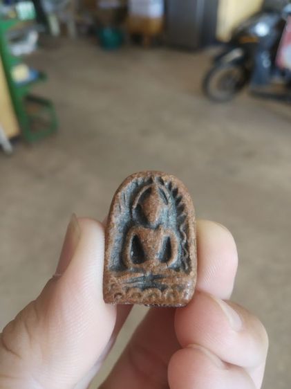 พระเนื้อดินพิมพ์เล็ก(พระพิมพ์พระซุ้มกอหลังเรียบเนื้อออกสีส้มดำ(ไม่ทราบพระเกจิที่สร้าง)(ไม่ทราบอายุและรุ่น)(260405))พระเครื่องรางของมงคล รูปที่ 8