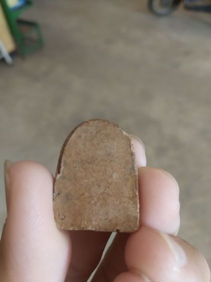 พระเนื้อดินพิมพ์กลาง(พระพิมพ์พระซุ้มกอหลังเรียบเนื้อออกสีน้ำตาลเข้ม(ไม่ทราบพระเกจิที่สร้าง)(ไม่ทราบอายุและรุ่น)(260406))พระเครื่องรางของมงคล รูปที่ 11