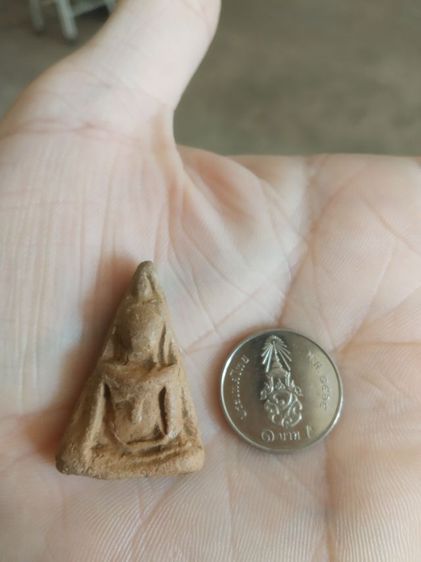 พระเนื้อดิน(พระพิมพ์พระนางพญาหลังลักษณะคล้ายลายผ้า(พระใหม่ไม่ทราบพระเกจิที่สร้าง)(ไม่ทราบอายุและรุ่น)(260407))พระบ้านพระเครื่องรางของมงคล รูปที่ 2