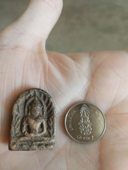 พระเนื้อดินพิมพ์กลาง(พระพิมพ์พระซุ้มกอหลังเรียบเนื้อออกสีดำแดง(ไม่ทราบพระเกจิที่สร้าง)(ไม่ทราบรุ่นและอายุ)(260409))พระเครื่องรางของมงคล รูปที่ 8