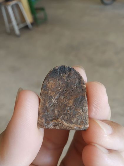 พระเนื้อดินพิมพ์กลาง(พระพิมพ์พระซุ้มกอหลังเรียบเนื้อออกสีดำแดง(ไม่ทราบพระเกจิที่สร้าง)(ไม่ทราบรุ่นและอายุ)(260409))พระเครื่องรางของมงคล รูปที่ 5