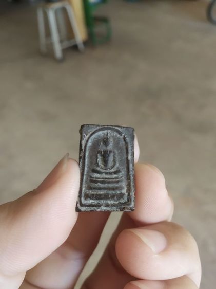 พระเนื้อดินผสมผงว่านพิมพ์เล็ก(พระพิมพ์พระสมเด็จหลังเรียบเนื้อออกสีดำ(ไม่ทราบพระเกจิที่สร้าง)(ไม่ทราบรุ่นและอายุ)(260410))พระเครื่องของมงคล รูปที่ 9