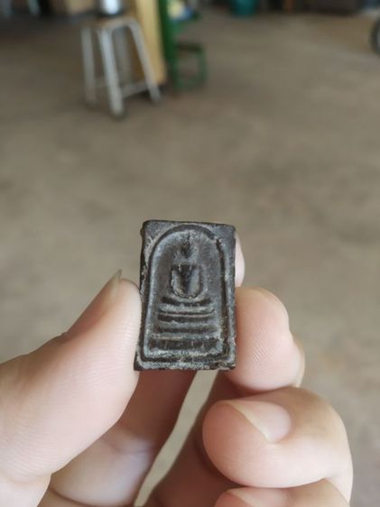 พระเนื้อดินผสมผงว่านพิมพ์เล็ก(พระพิมพ์พระสมเด็จหลังเรียบเนื้อออกสีดำ(ไม่ทราบพระเกจิที่สร้าง)(ไม่ทราบรุ่นและอายุ)(260410))พระเครื่องของมงคล รูปที่ 8