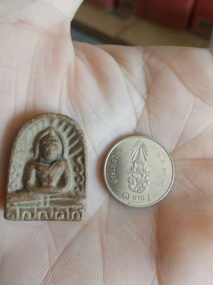 พระเนื้อดินพิมพ์กลาง(พระพิมพ์พระซุ้มกอหลังเรียบเนื้อออกสีน้ำตาล(พระใหม่ไม่ทราบเกจิที่สร้าง)(260413)(ไม่ทราบรุ่นและอายุ))พระเครื่องรางของมงคล รูปที่ 3