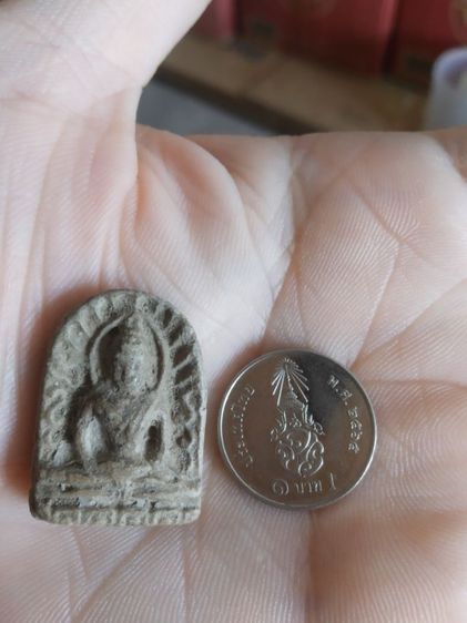 พระเนื้อดินพิมพ์กลาง(พระพิมพ์พระซุ้มกอหลังเรียบ(พระใหม่ไม่ทราบพระเกจิที่สร้าง)(260414)(ไม่ทราบรุ่นและอายุ))พระบ้านพระเครื่องรางของมงคล รูปที่ 5