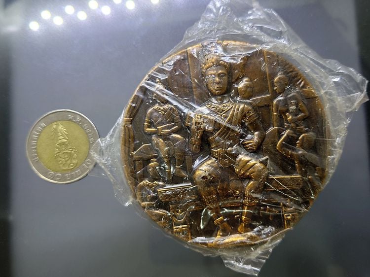 เหรียญที่ระลึก 700 ปี ลายสือไทย เนื้อทองแดงรมดำ ขนาด 7 เซน ปี2526 พร้อมกล่องเดิม ซีลเดิมๆ รูปที่ 6