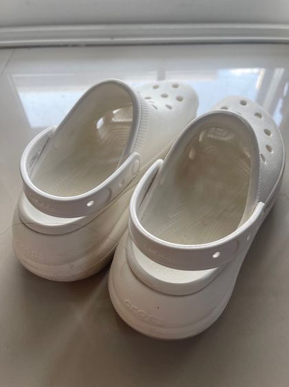 รองเท้า CROCS สีขาว ไซต์ 39-40 รูปที่ 3