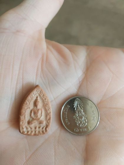 พระเนื้อดินพิมพ์เล็ก(พระพิมพ์เจ้าสัวน้อยหรือพระกลีบบัว(พระใหม่ไม่ทราบพระเกจิที่สร้าง)(270402)(ไม่ทราบอายุและรุ่น))พระเครื่องรางของมงคล รูปที่ 5