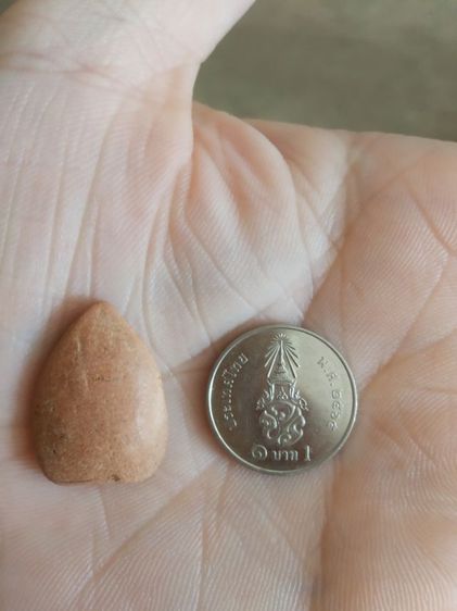 พระเนื้อดินพิมพ์เล็ก(พระพิมพ์พระกลีบบัวหรือพระเจ้าสัวน้อย(พระใหม่ไม่ทราบพระเกจิที่สร้าง)(ไม่ทราบรุ่นและอายุ)(270403))พระเครื่องรางของมงคล รูปที่ 4