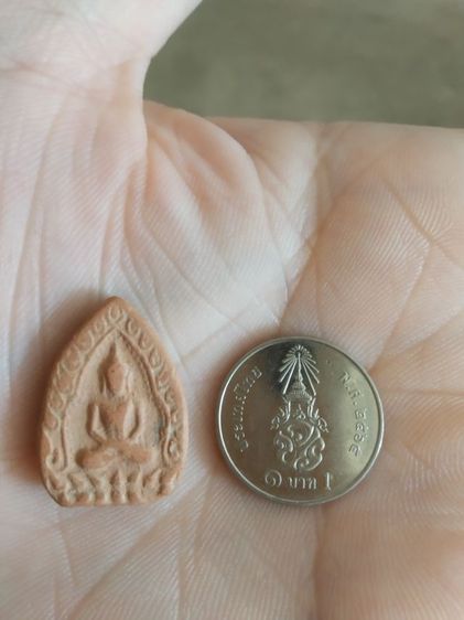 พระเนื้อดินพิมพ์เล็ก(พระพิมพ์พระกลีบบัวหรือพระเจ้าสัวน้อย(พระใหม่ไม่ทราบพระเกจิที่สร้าง)(ไม่ทราบรุ่นและอายุ)(270403))พระเครื่องรางของมงคล รูปที่ 11