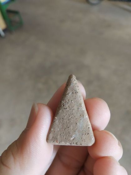 พระเนื้อดิน(พระพิมพ์พระนางพญาหลังเรียบเนื้อออกสีน้ำตาลเทา(พระใหม่ไม่ทราบพระเกจิที่สร้าง)(ไม่ทราบอายุและรุ่น)(270407))พระเครื่องรางของมงคล รูปที่ 8