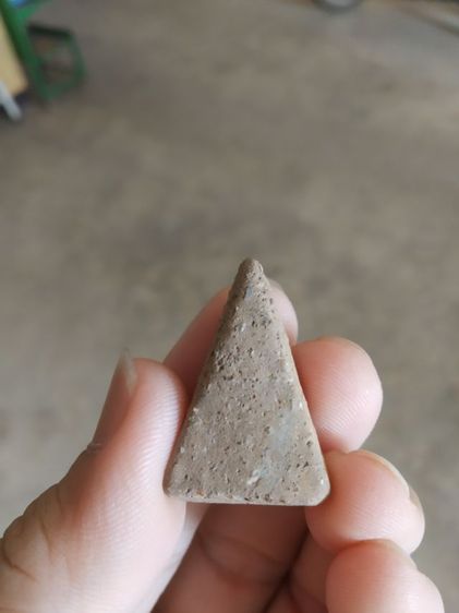 พระเนื้อดิน(พระพิมพ์พระนางพญาหลังเรียบเนื้อออกสีน้ำตาลเทา(พระใหม่ไม่ทราบพระเกจิที่สร้าง)(ไม่ทราบอายุและรุ่น)(270407))พระเครื่องรางของมงคล รูปที่ 18