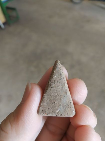 พระเนื้อดิน(พระพิมพ์พระนางพญาหลังเรียบเนื้อออกสีน้ำตาลเทา(พระใหม่ไม่ทราบพระเกจิที่สร้าง)(ไม่ทราบอายุและรุ่น)(270407))พระเครื่องรางของมงคล รูปที่ 9