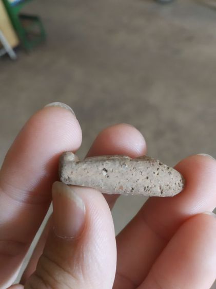 พระเนื้อดิน(พระพิมพ์พระนางพญาหลังเรียบเนื้อออกสีน้ำตาลเทา(พระใหม่ไม่ทราบพระเกจิที่สร้าง)(ไม่ทราบอายุและรุ่น)(270407))พระเครื่องรางของมงคล รูปที่ 11