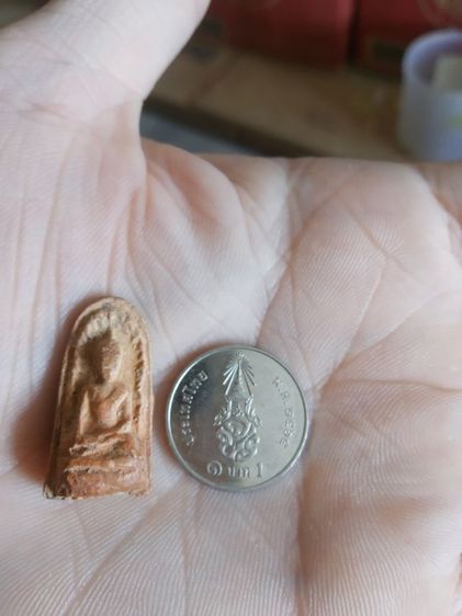 พระเนื้อดินพิมพ์เล็ก(พระพิมพ์พระรอดหลังเรียบเนื้อสีน้ำตาล(พระใหม่ไม่ทราบพระเกจิที่สร้าง)(ไม่ทราบรุ่นและอายุ)(270409))พระเครื่องรางของมงคล รูปที่ 3