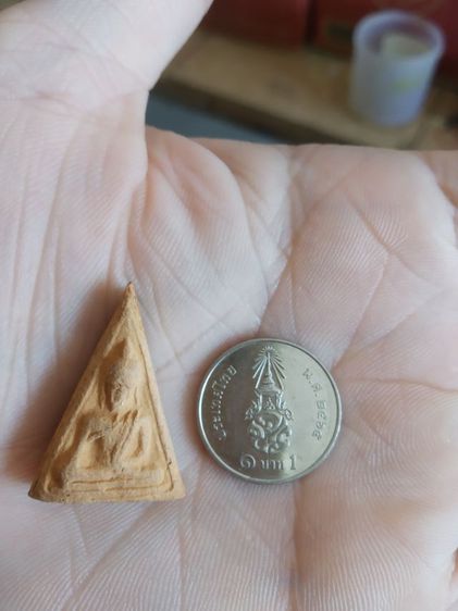 พระเนื้อดินผสมผงพิมพ์เล็ก(พระพิมพ์พระนางพญาหลังเรียบเนื้อออกสีน้ำตาลส้ม(พระใหม่ไม่ทราบพระเกจิที่สร้าง)(270410))พระบ้านพระเครื่องรางของมงคล รูปที่ 4