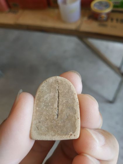 พระเนื้อดิน(พระพิมพ์พระซุ้มกอหลังเรียบ(มีรอยขีด)(ไม่ทราบพระเกจิที่สร้าง)(ไม่ทราบอายุและรุ่น)(270422))พระบ้านพระเครื่องรางของมงคล รูปที่ 4